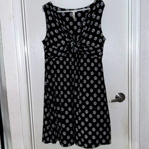 No sleeves dress above the knee